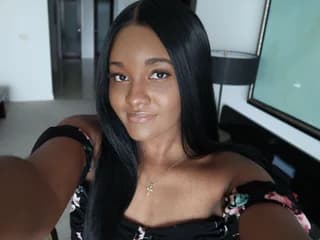 WebCAM of CaramelDoll18